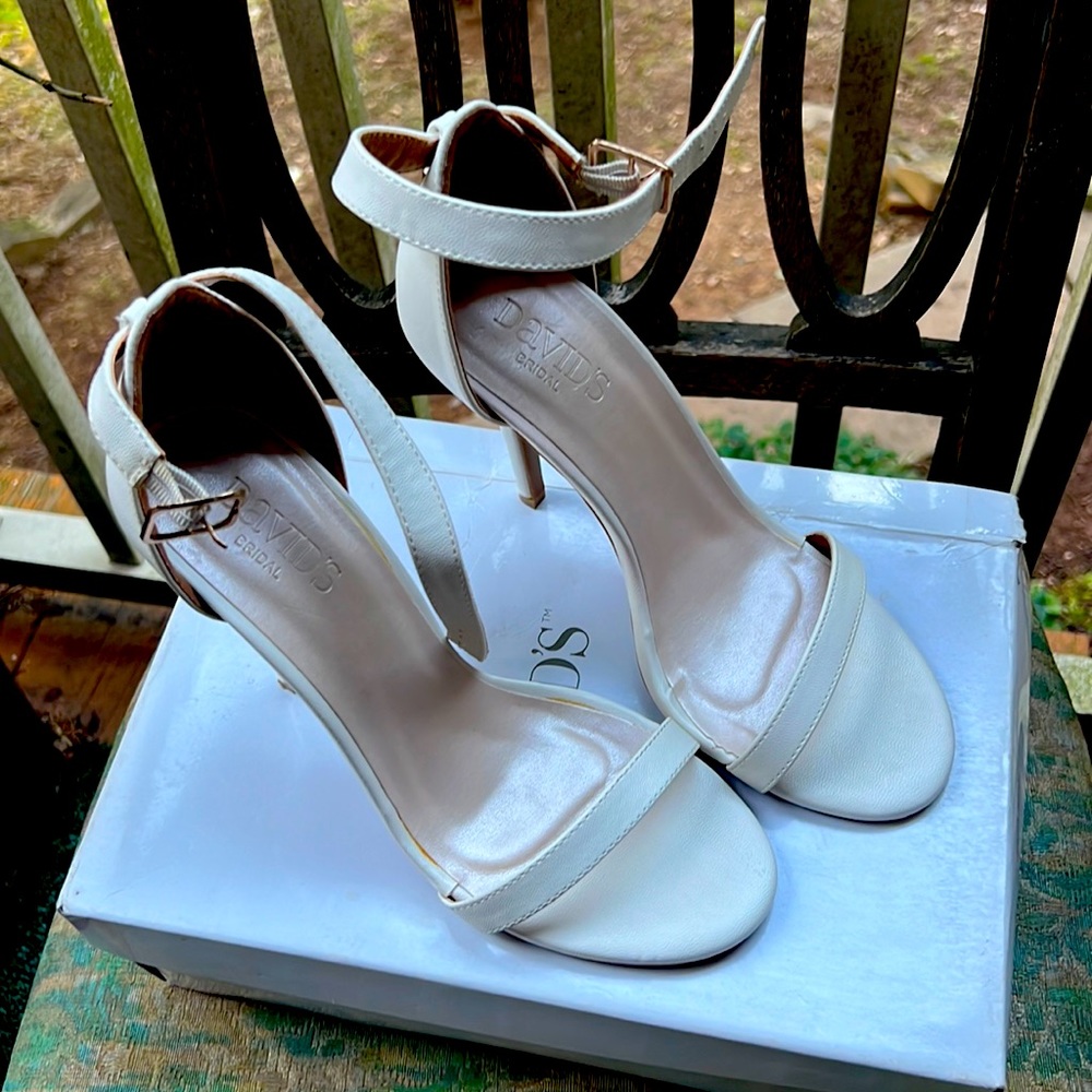David’s Bridal White Girl Talk Heel, Size 9